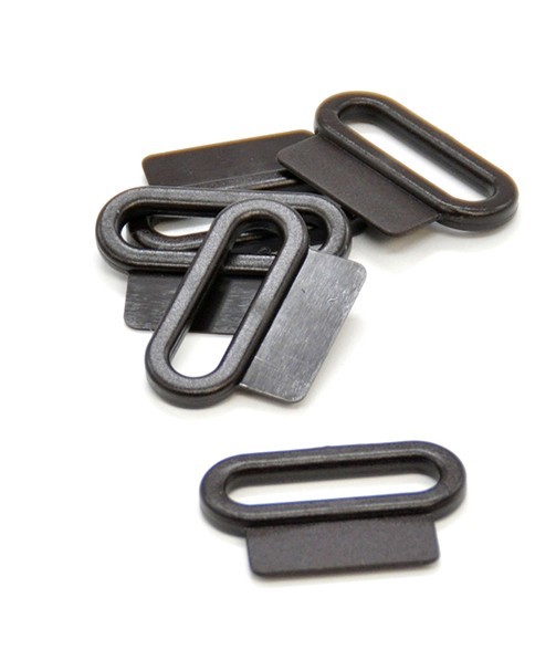 PASSANTS PLASTIQUES AVEC PATTE 20mm PASSANTS PLASTIQUES AVEC PATTE 20mm
